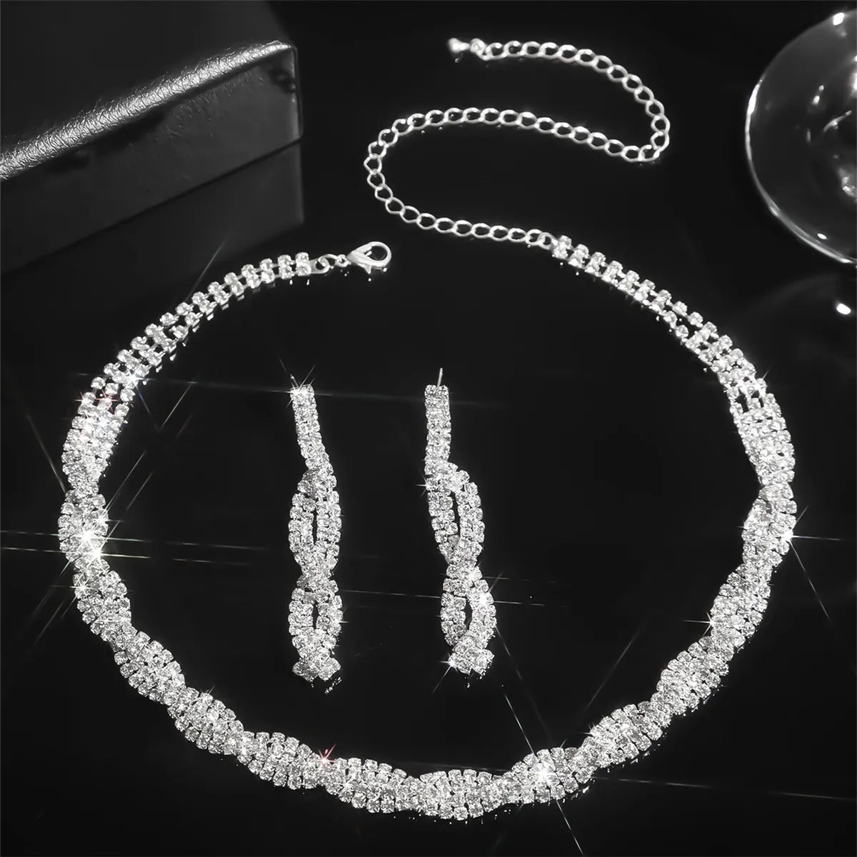Women's Elegant Rhinestone Necklace & Dangle