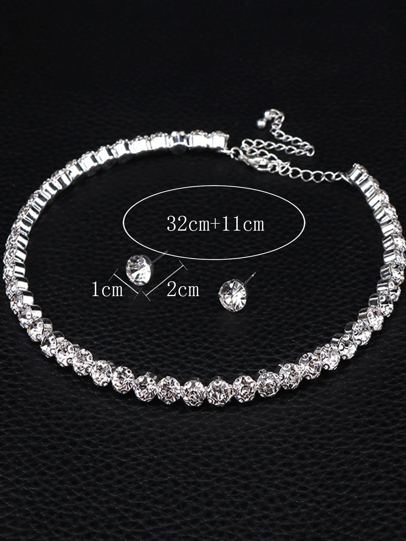 Women's fashionable and minimalist necklaces party accessories