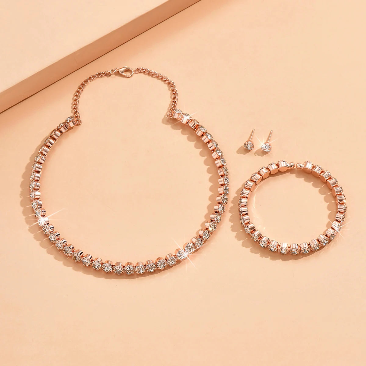 Women's fashionable and minimalist necklaces party accessories